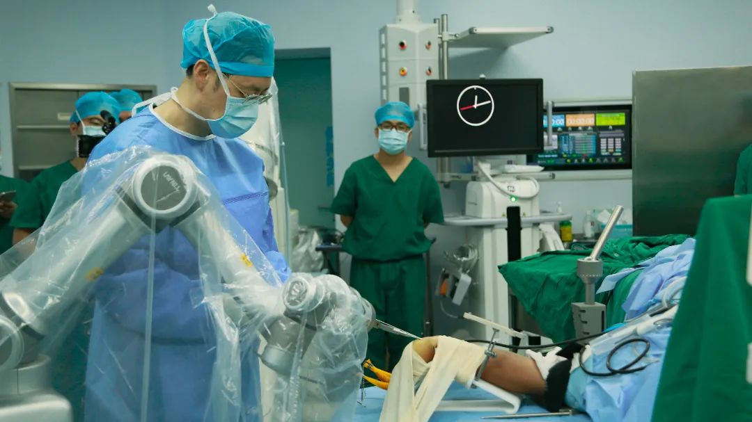 天玑机器人“上岗”！中山市骨科医院完成广东省首例机器人参与的高难度骨科手术