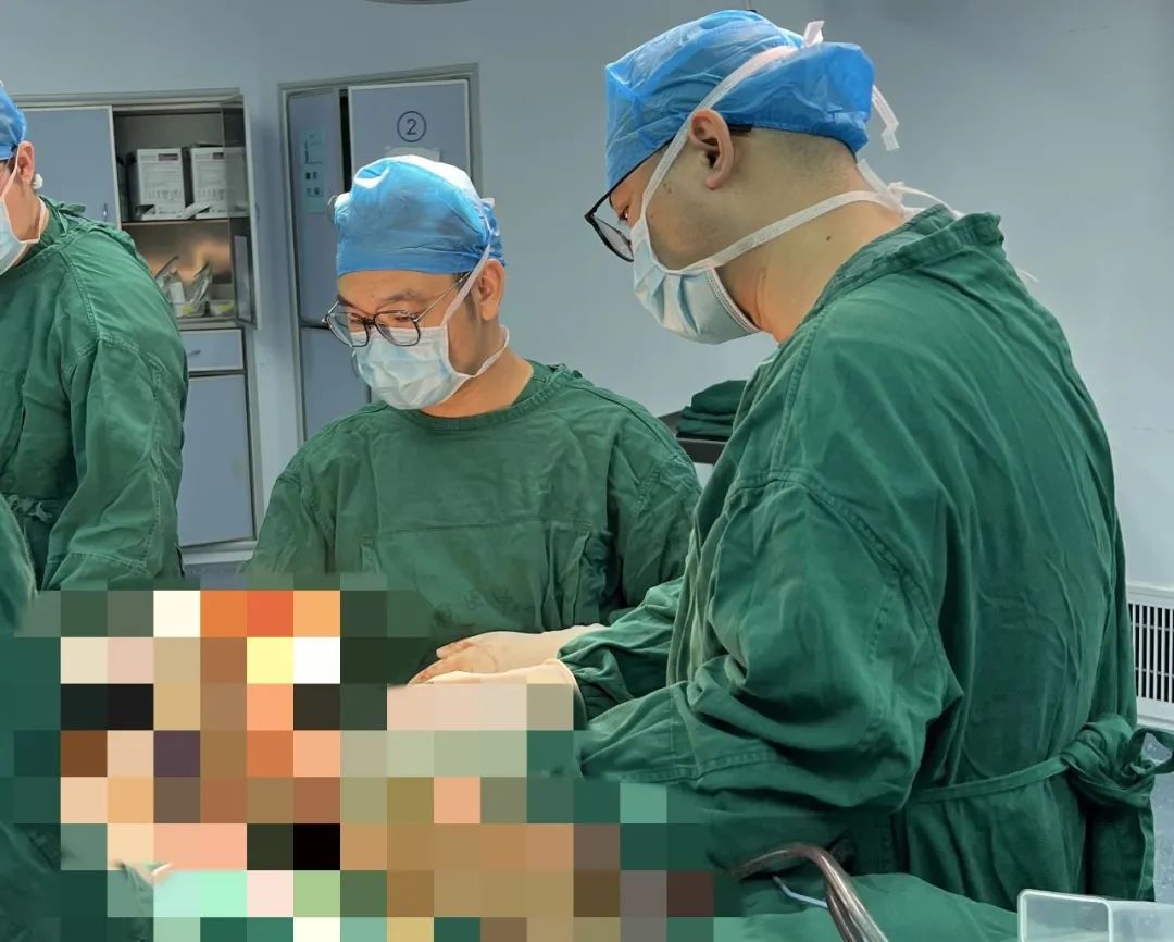 胳膊肘粉碎性骨折怎么办？我院骨科医生巧施妙计成功治疗